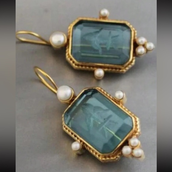 Jewelry - Luxe blue natural gemstone dangle earrings
